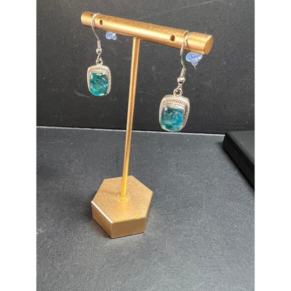 NEW neon apatite in matrix in platinum over copper - Picture 9 of 16